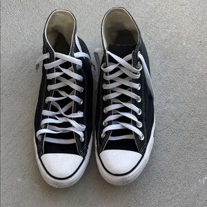 Converse high and White High-Top.